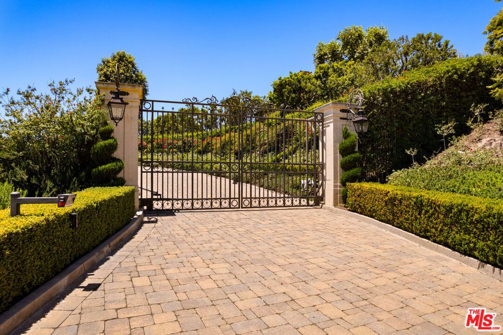 10 Beverly Ridge Terrace, Beverly Hills, CA 90210 — photo 2