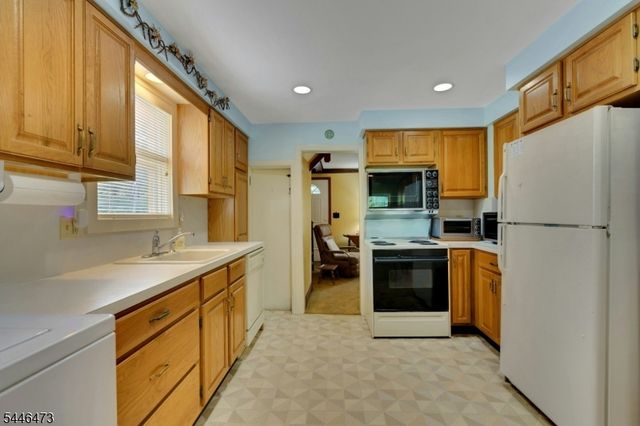 95 HILLCREST ROAD, Watchung Boro, NJ 07069