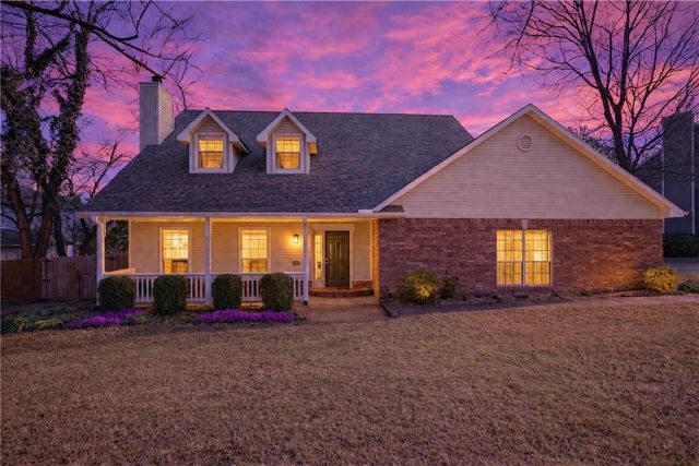 2688 E Londonderry Drive, Fayetteville, AR 72701