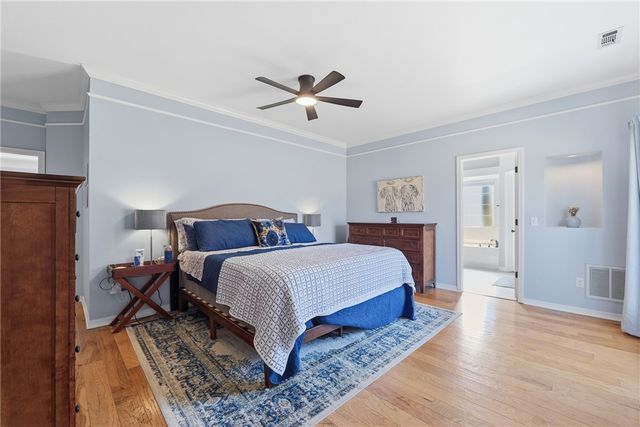 2688 E Londonderry Drive, Fayetteville, AR 72701