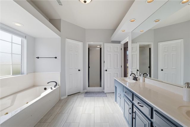 2688 E Londonderry Drive, Fayetteville, AR 72701