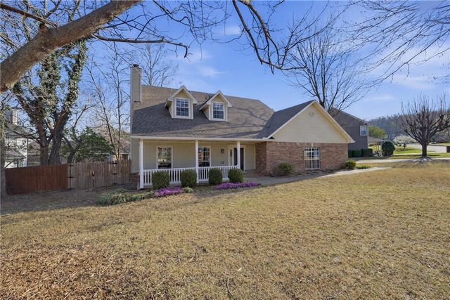 2688 E Londonderry Drive, Fayetteville, AR 72701