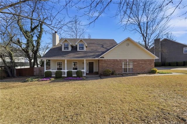2688 E Londonderry Drive, Fayetteville, AR 72701