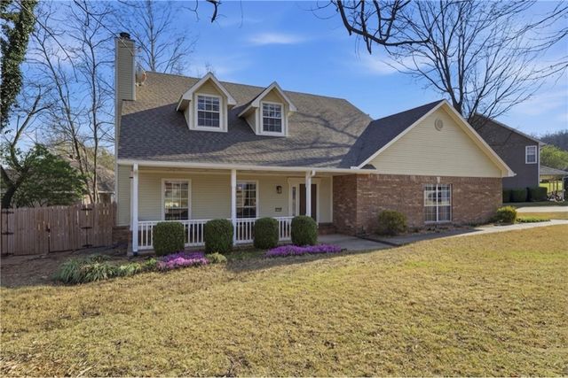 2688 E Londonderry Drive, Fayetteville, AR 72701