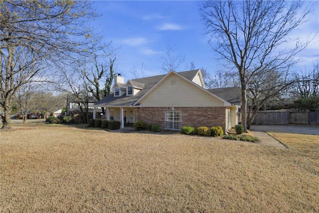2688 E Londonderry Drive, Fayetteville, AR 72701