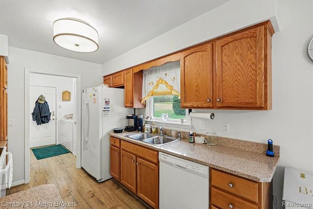 3861 Five Lakes Road, North Branch, MI 48461