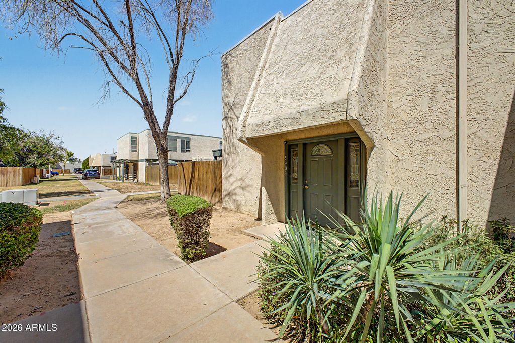5906 W GOLDEN Lane, Glendale, AZ 85302 — photo 3