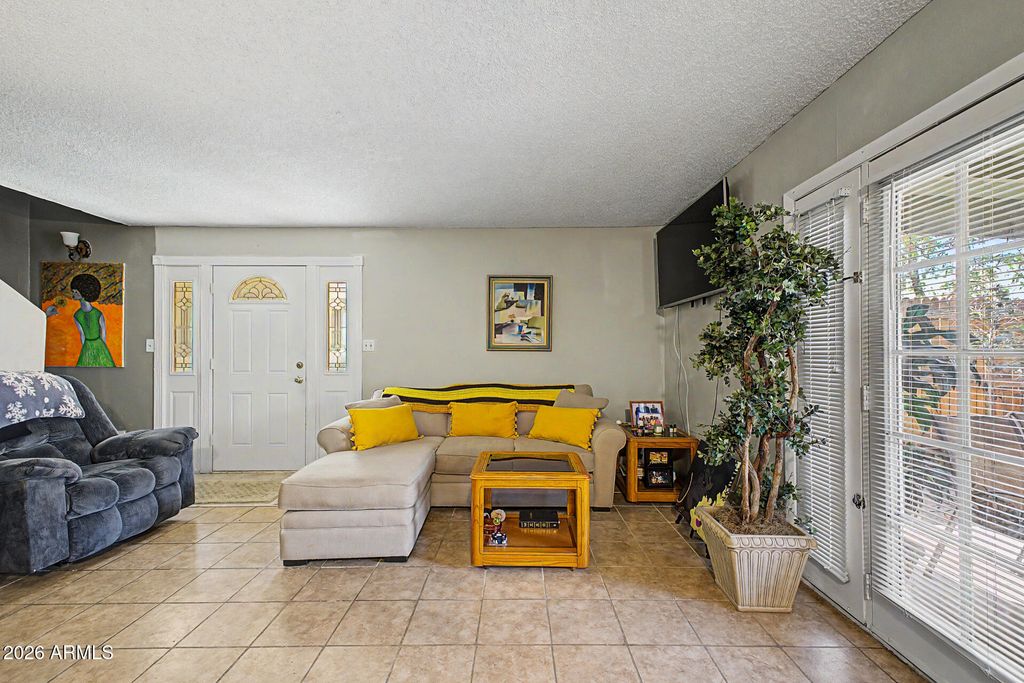 5906 W GOLDEN Lane, Glendale, AZ 85302 — photo 4