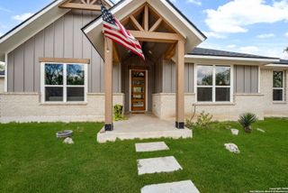 558 County Road 7713, Devine, TX 78016