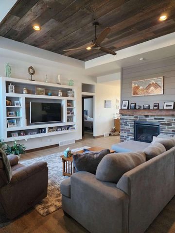 124 Fox TRAIL, Hilbert, WI 54129