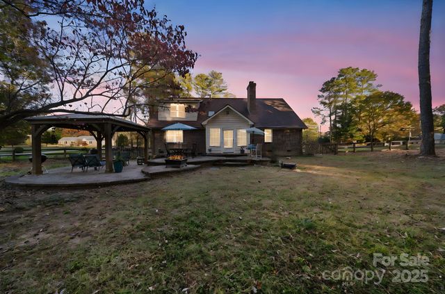 4724 Weddington Matthews Road, Matthews, NC 28104