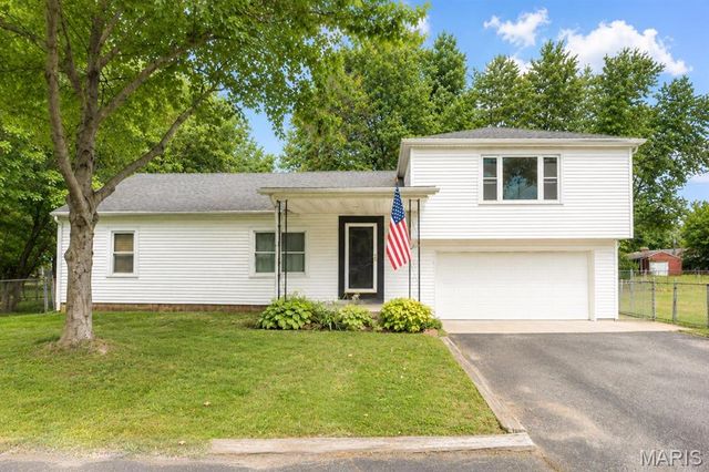 15 Belle Drive, Fairview Heights, IL 62208