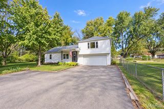 15 Belle Drive, Fairview Heights, IL 62208