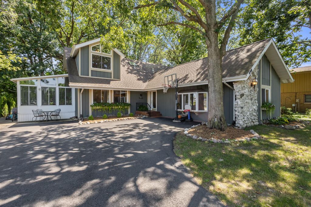 4140 Augusta Drive, Crown Point, IN 46307