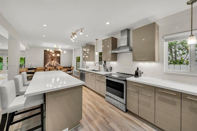 736 W 51 Street, Miami Beach, FL 33140