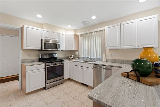 22 Fiske Rd, Ashland, MA 01721