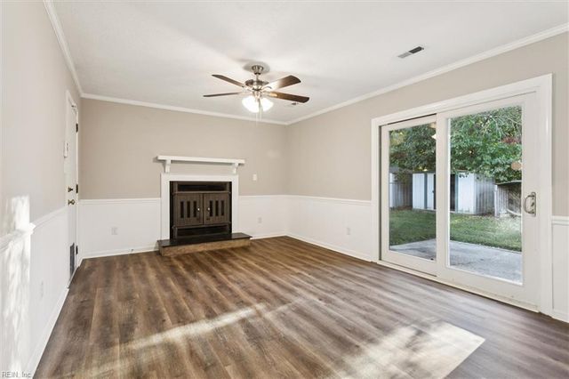 21 Sandy Lake DR, Hampton, VA 23666