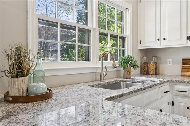 21 Sandy Lake DR, Hampton, VA 23666