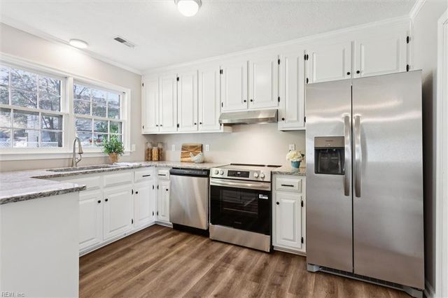 21 Sandy Lake DR, Hampton, VA 23666