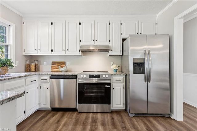 21 Sandy Lake DR, Hampton, VA 23666