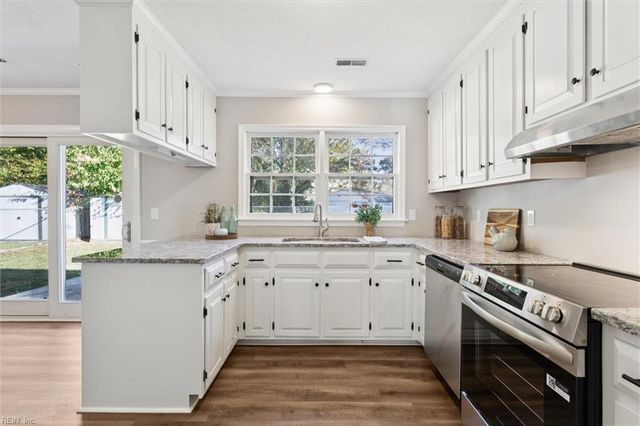 21 Sandy Lake DR, Hampton, VA 23666