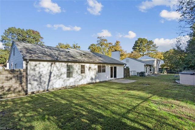 21 Sandy Lake DR, Hampton, VA 23666