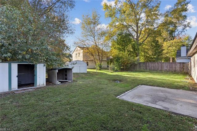 21 Sandy Lake DR, Hampton, VA 23666