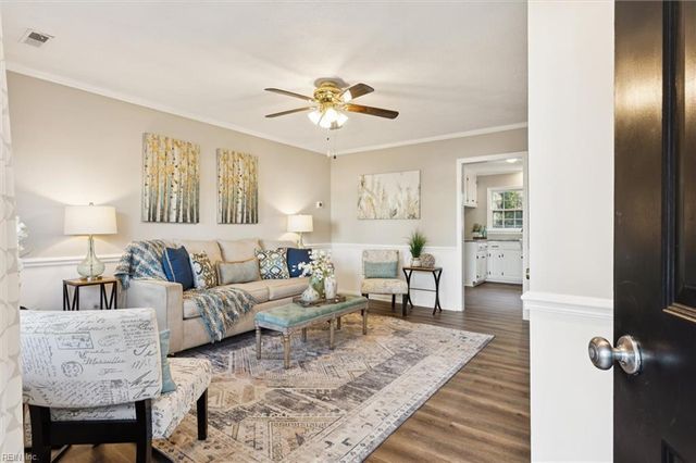 21 Sandy Lake DR, Hampton, VA 23666