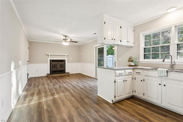 21 Sandy Lake DR, Hampton, VA 23666