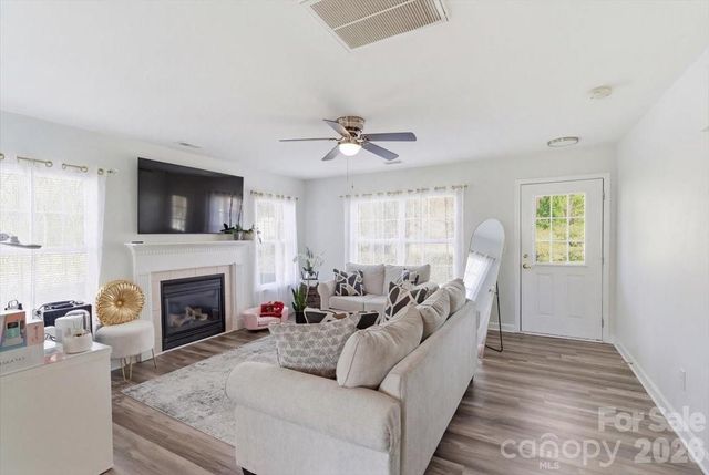 2047 Sonoma Valley Drive, Charlotte, NC 28214