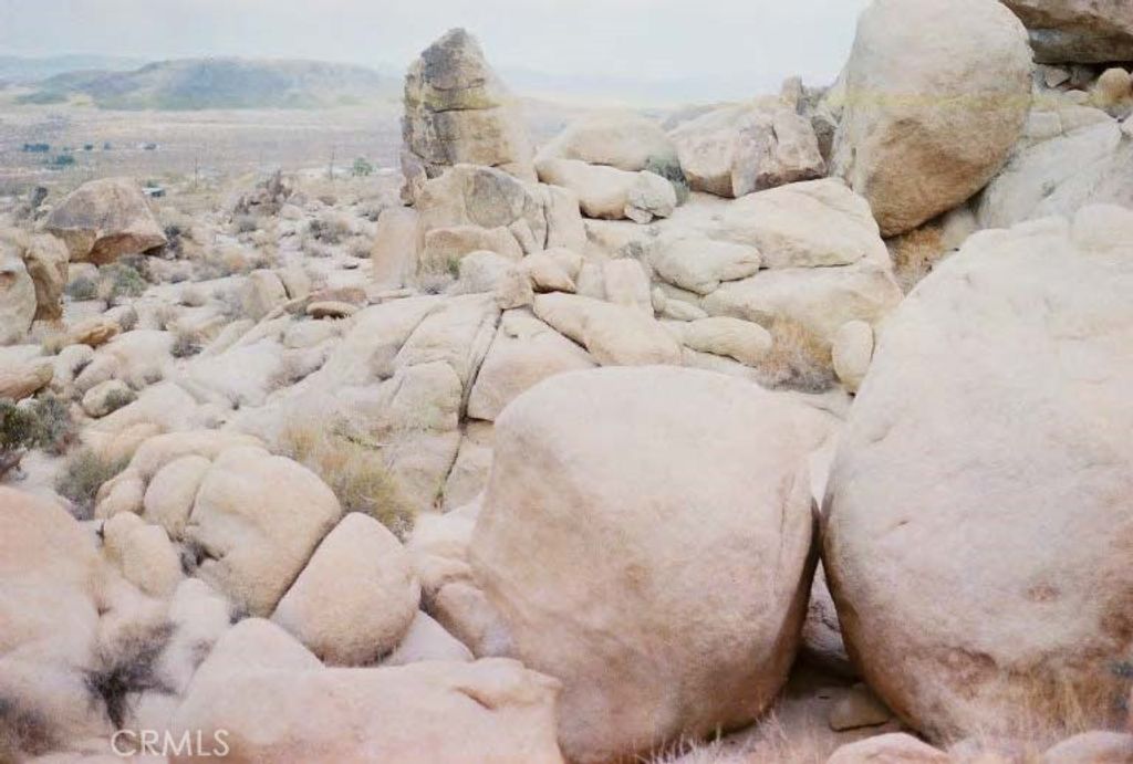 Image 3 of property listing at 9 Stoney Crest Road, Joshua Tree, CA 92252