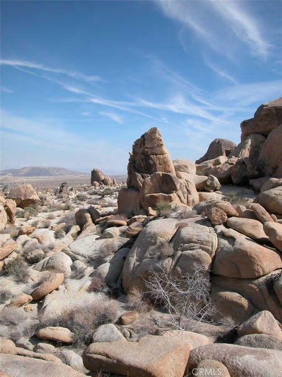 Image 7 of property listing at 9 Stoney Crest Road, Joshua Tree, CA 92252