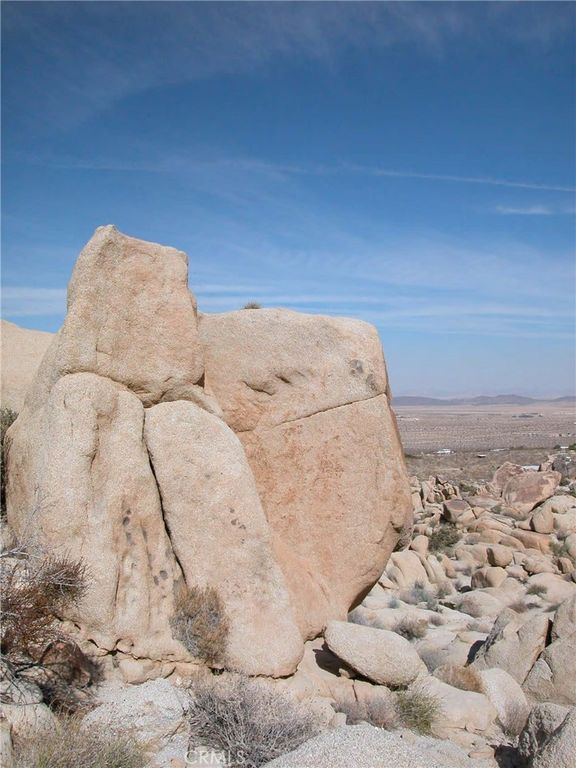Image 8 of property listing at 9 Stoney Crest Road, Joshua Tree, CA 92252