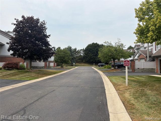 49816 Plymouth Way 104, Plymouth, MI 48170