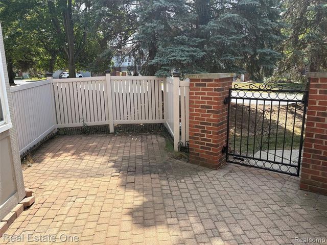 49816 Plymouth Way 104, Plymouth, MI 48170