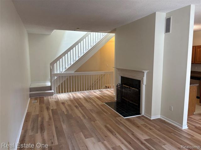 49816 Plymouth Way 104, Plymouth, MI 48170