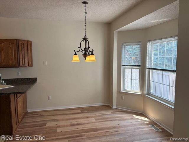 49816 Plymouth Way 104, Plymouth, MI 48170