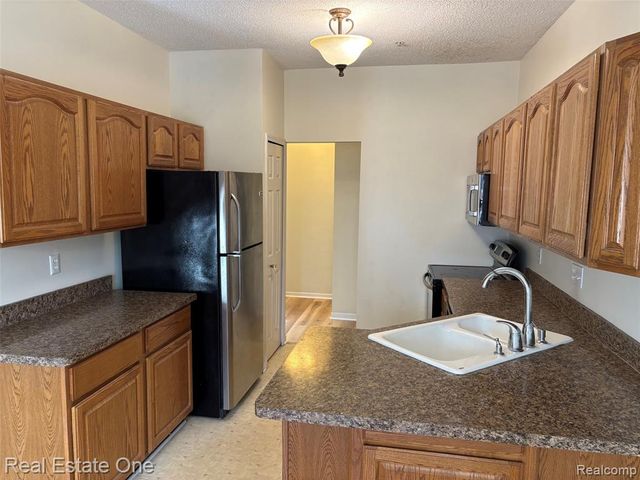 49816 Plymouth Way 104, Plymouth, MI 48170