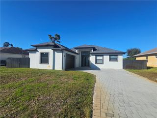 9037 Cypress DR S, Fort Myers, FL 33967