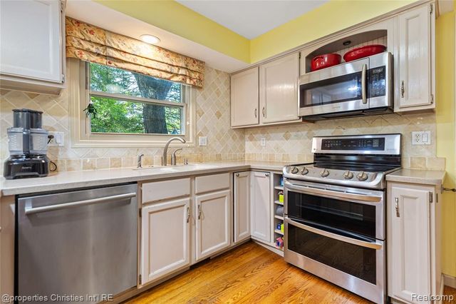 41101 Croydon Court, Northville, MI 48168