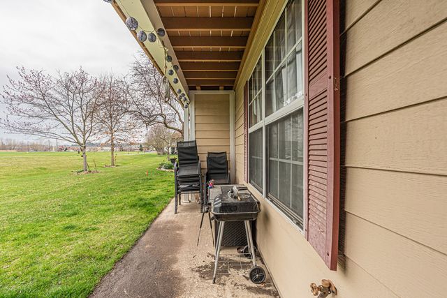 691 W Streamwood Boulevard A, Streamwood, IL 60107