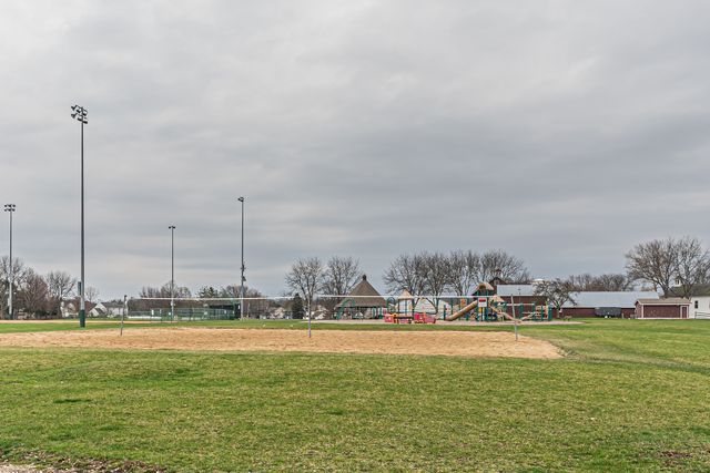 691 W Streamwood Boulevard A, Streamwood, IL 60107