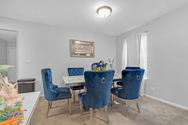 691 W Streamwood Boulevard A, Streamwood, IL 60107