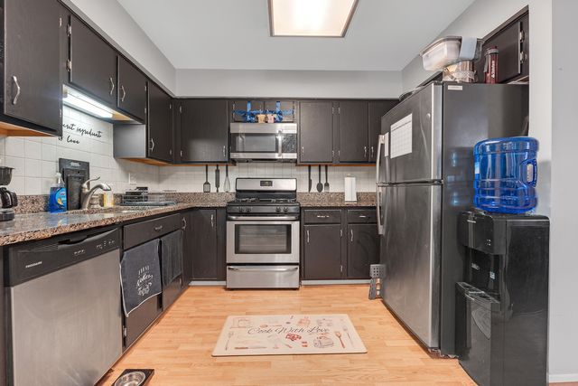 691 W Streamwood Boulevard A, Streamwood, IL 60107