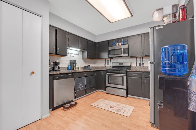 691 W Streamwood Boulevard A, Streamwood, IL 60107