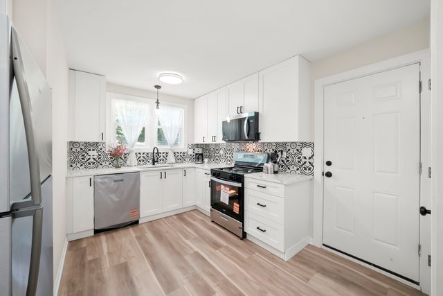 120 HYDE PARK Avenue, Bellwood, IL 60104