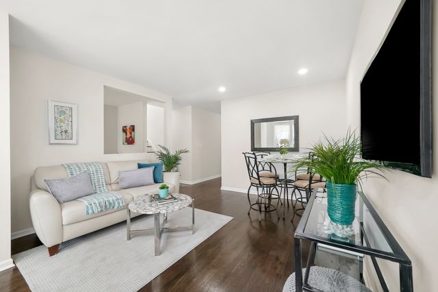 120 HYDE PARK Avenue, Bellwood, IL 60104