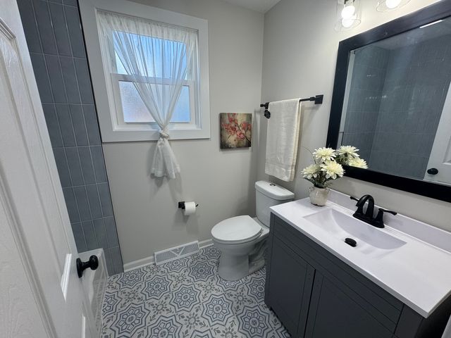 120 HYDE PARK Avenue, Bellwood, IL 60104