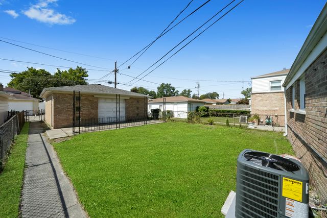 120 HYDE PARK Avenue, Bellwood, IL 60104