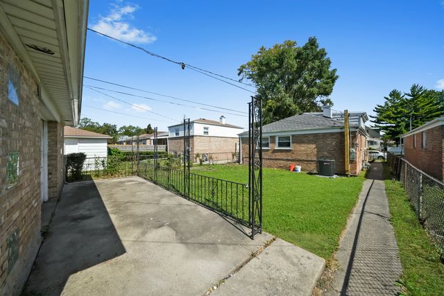 120 HYDE PARK Avenue, Bellwood, IL 60104